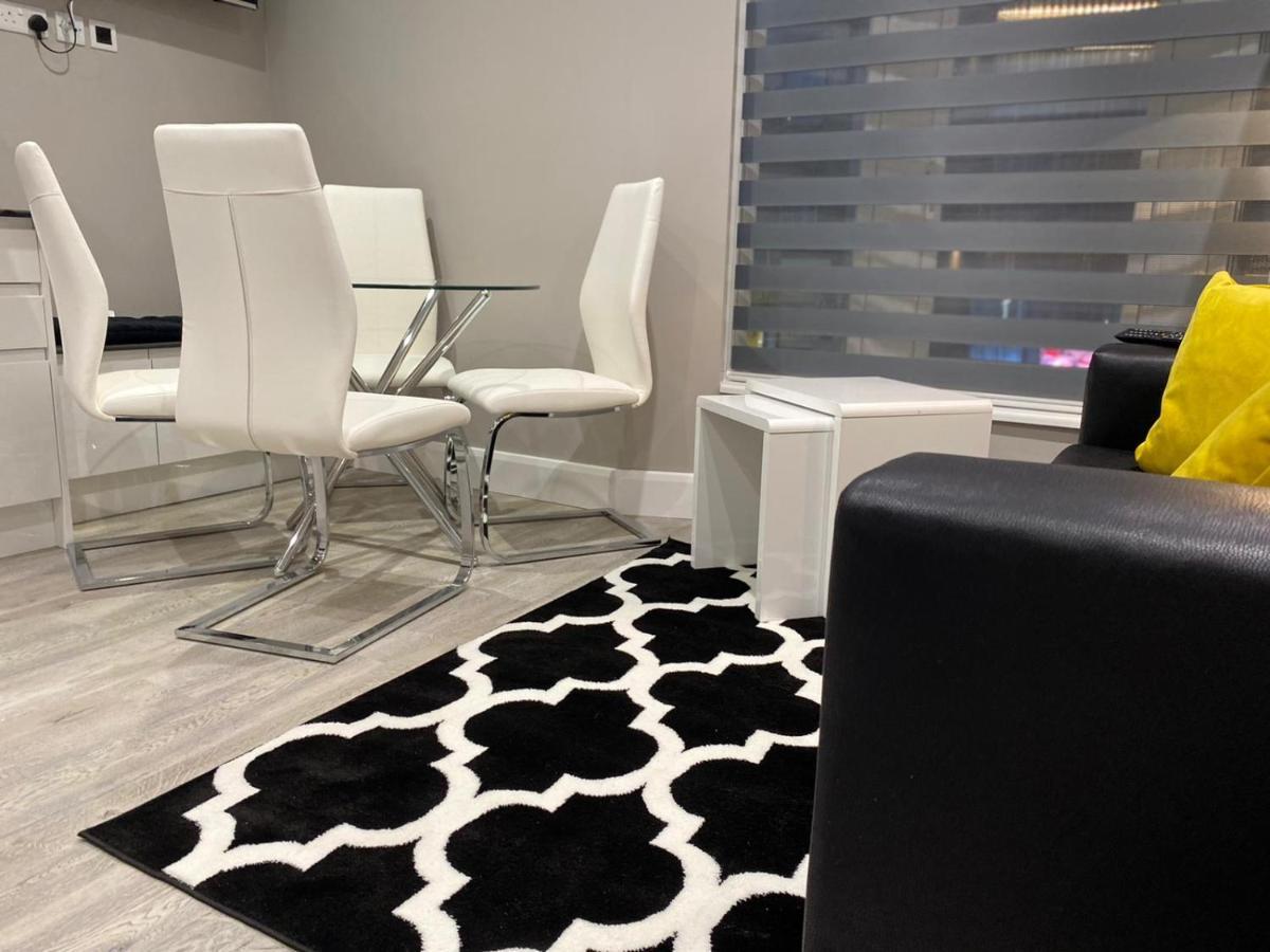 Amazing Central High Street Self Contained Apartments By Syl Watford  Luaran gambar